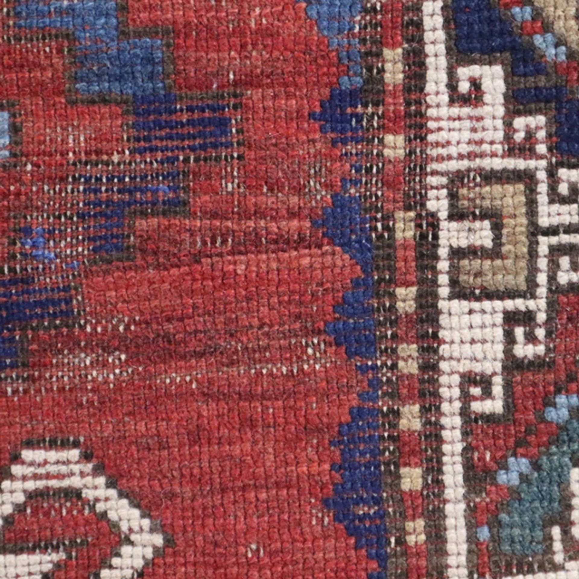 Kazak - Kaukasus, Wolle, rotgrundig, mit 3 ligierten Rauten, geometrischer Dekor, Mehrfachborte, ca - Bild 7 aus 12