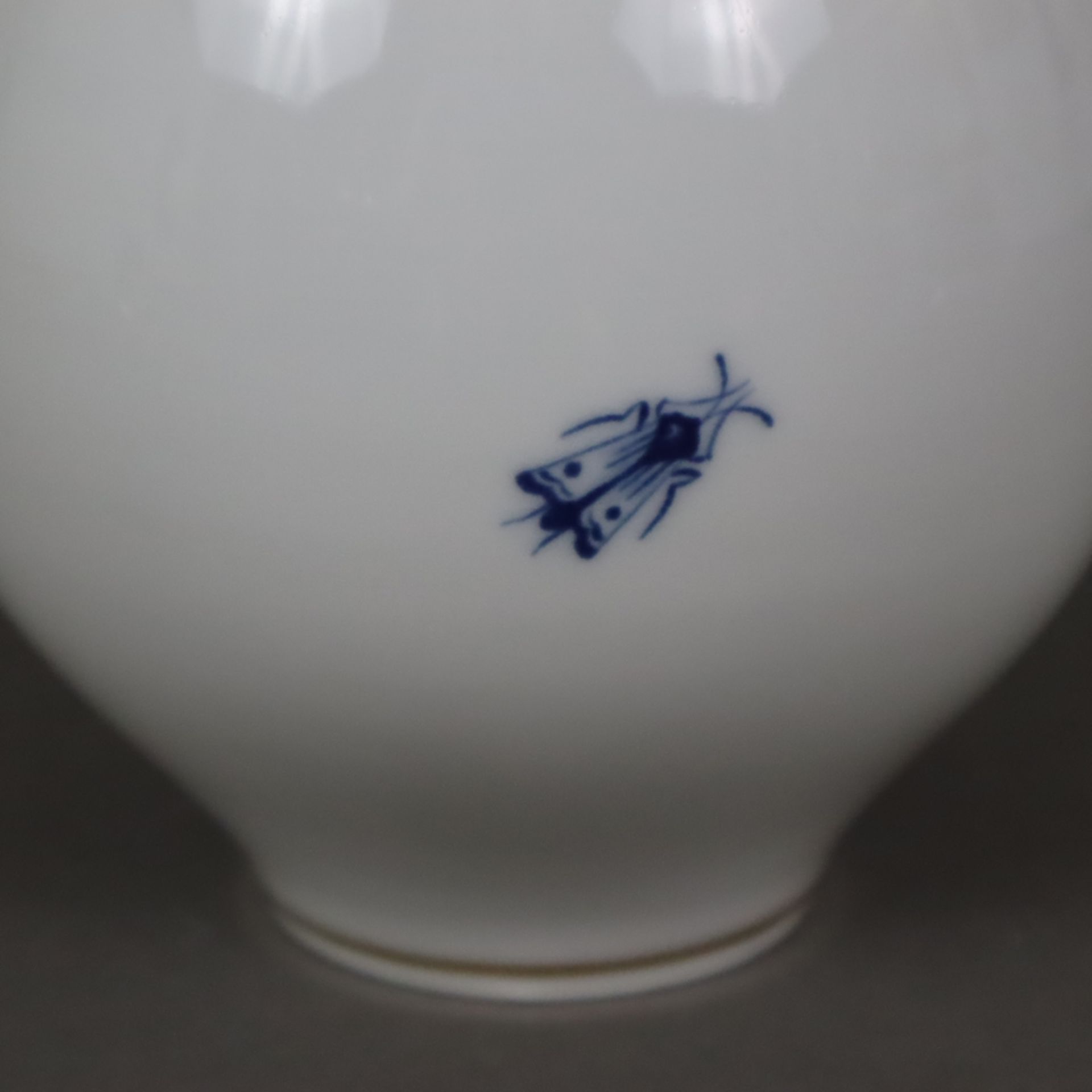 Vase / Lampenfuß - Meissen, 20.Jh., Porzellan, unterglasurblauer Blumendekor, Goldstaffage, gebauch - Bild 5 aus 6