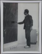 Richter, Gerhard (*1932 Dresden) - Künstler bei der Arbeit, handsignierte Seite aus dem Magazin "Oc