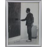 Richter, Gerhard (*1932 Dresden) - Künstler bei der Arbeit, handsignierte Seite aus dem Magazin "Oc
