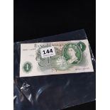 8 BANK OF ENGLAND SEQUENTIAL £1 BANK NOTE