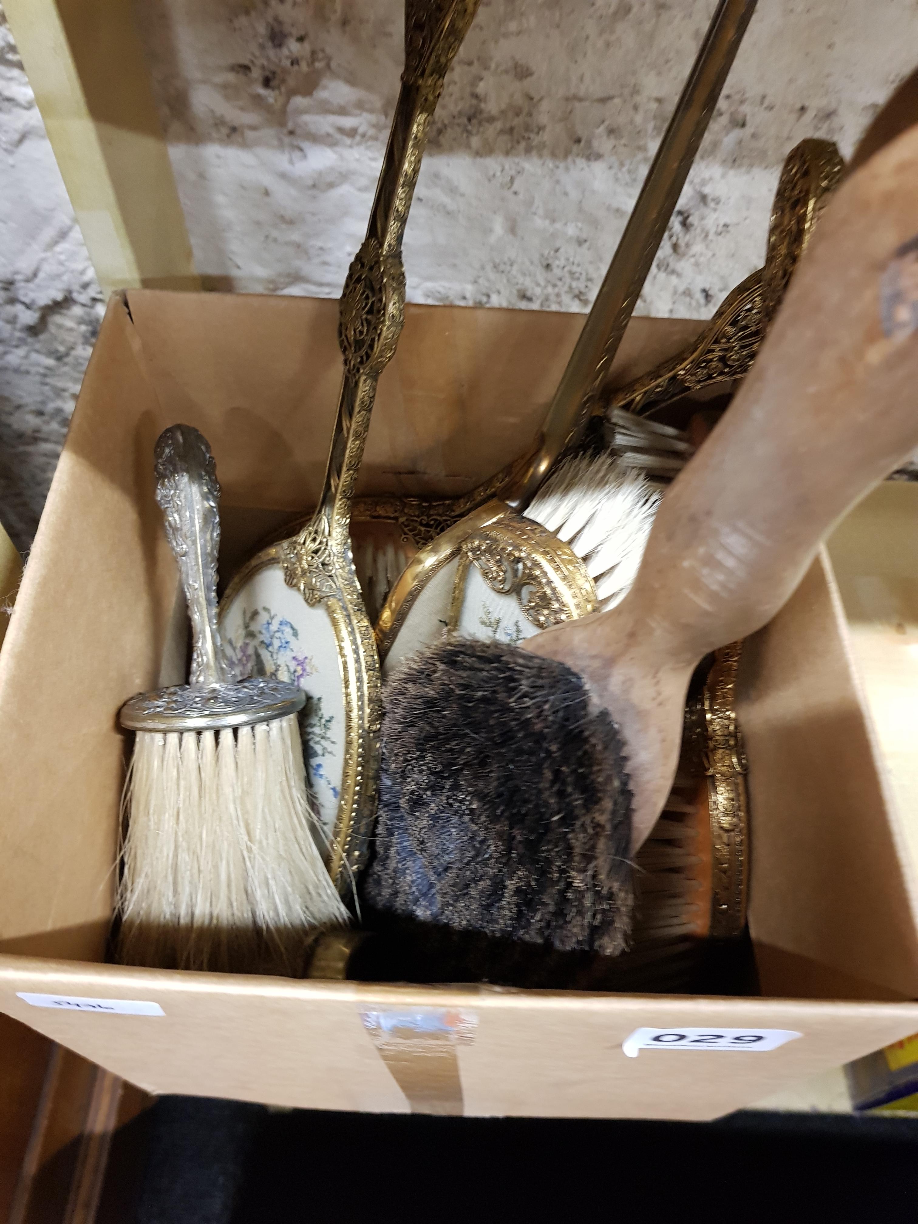 BOX OF DRESSING TABLE ITEMS