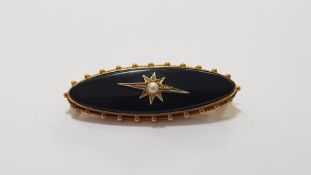 BEAUTIFUL ANTIQUE 18 CARAT GOLD & JET MOURNING BROOCH