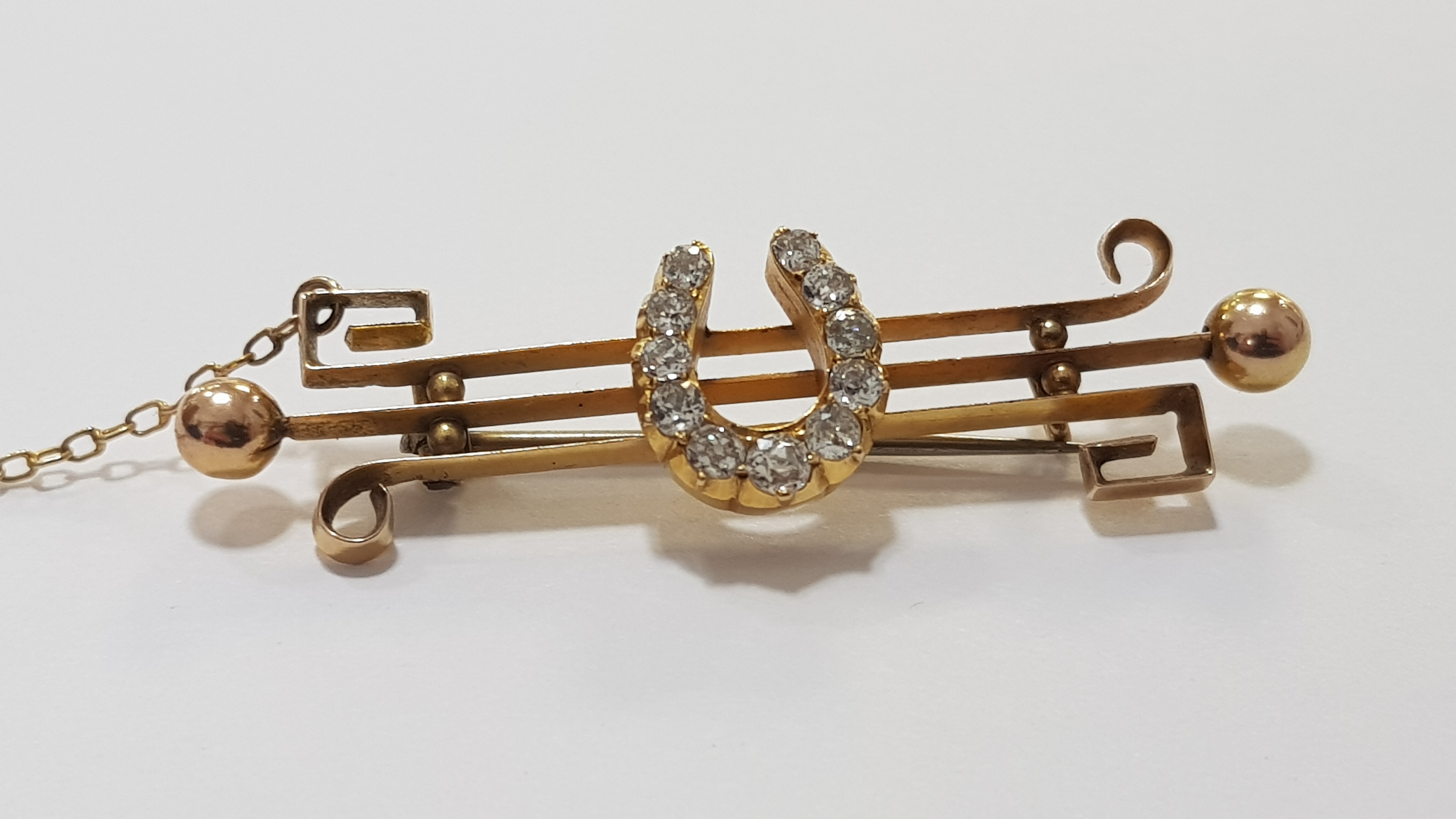 STUNNING 15 CARAT GOLD DIAMOND HORSHEO BROOCH WITH QUARTER CARAT OF VICTORIAN ROSE CUT DIAMONDS