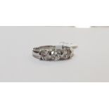 PLATINUM & DIAMOND 3 STONE RING WITH 1.25 CARAT OF DIAMONDS - COLOUR H/I, CLARITY SI/1