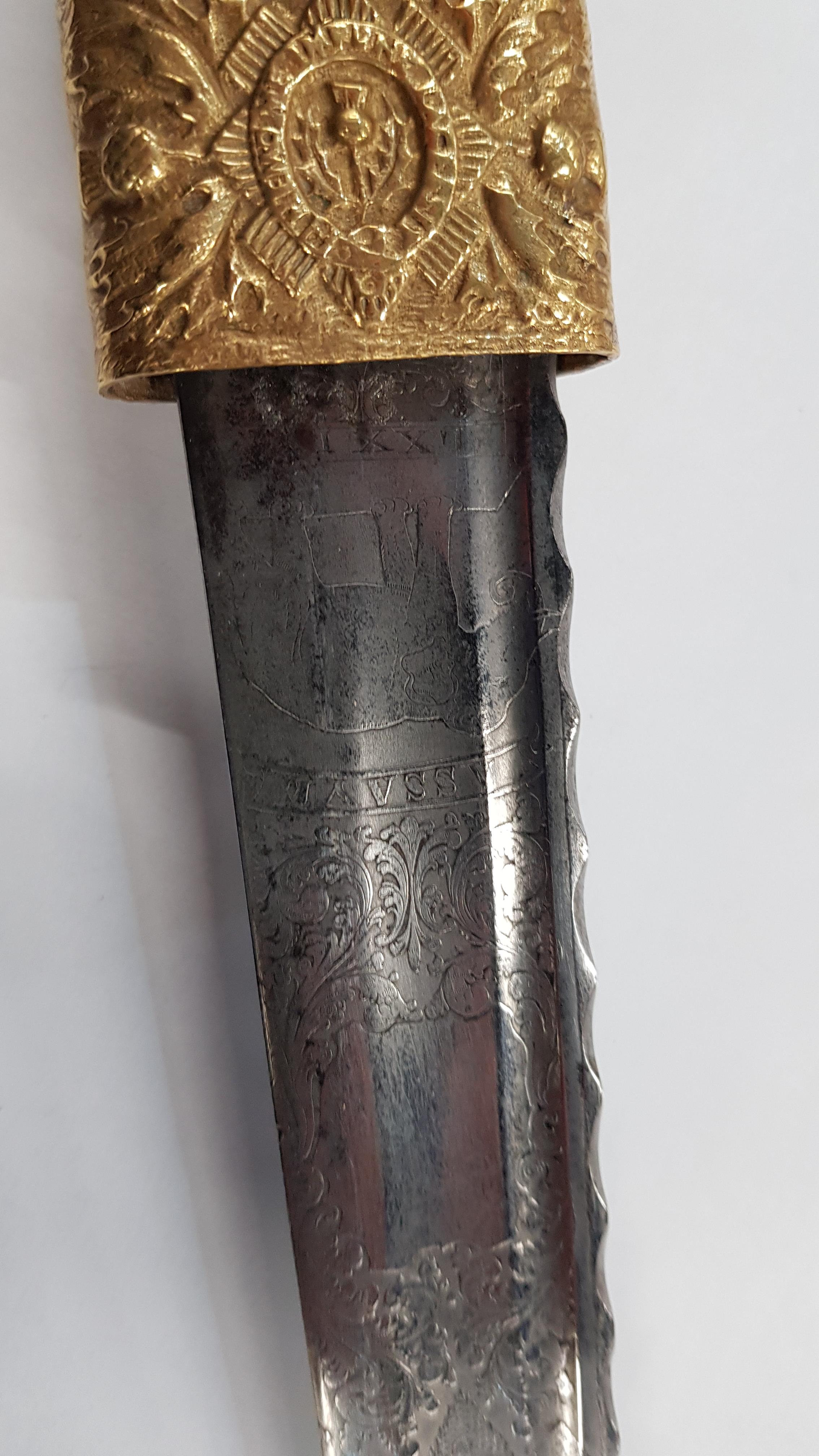 STUNNING DIRK HEAVILY DETAILED ON BLADE. LXXIV 74TH HIGHLANDERS COMPLETE WITH SHEATH - Image 6 of 9