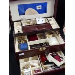 JEWELLERY BOX TO INCLUDE 9 CARAT GOLD, SILVER AND OTHER JEWELLERY