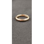 ANTIQUE 9 CARAT GOLD WEDDING BAND 2.7 GRAMS