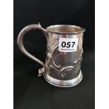 A SUPERB QUEEN ANNE IRISH SILVER MUG POSSIBLY ANTHONY STANLEY DUBLIN 1706 ON SPREAD CIRCULAR FOOT -