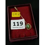 9 CARAT GOLD AND JADE TIE/HAT PIN