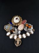 QUANTITY OF VICTORIAN BROOCHES AND OTHER JEWELLERY