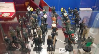 LARGE QUANTITY OF DETAILED LEAD AND OTHER ROYAL ULSTER CONSTABULARY FIGURES