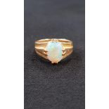 VINTAGE 18 CARAT OPAL RING