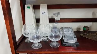 SHELF LOT TO INCLUDE BELLEEK AND GLASSWARE