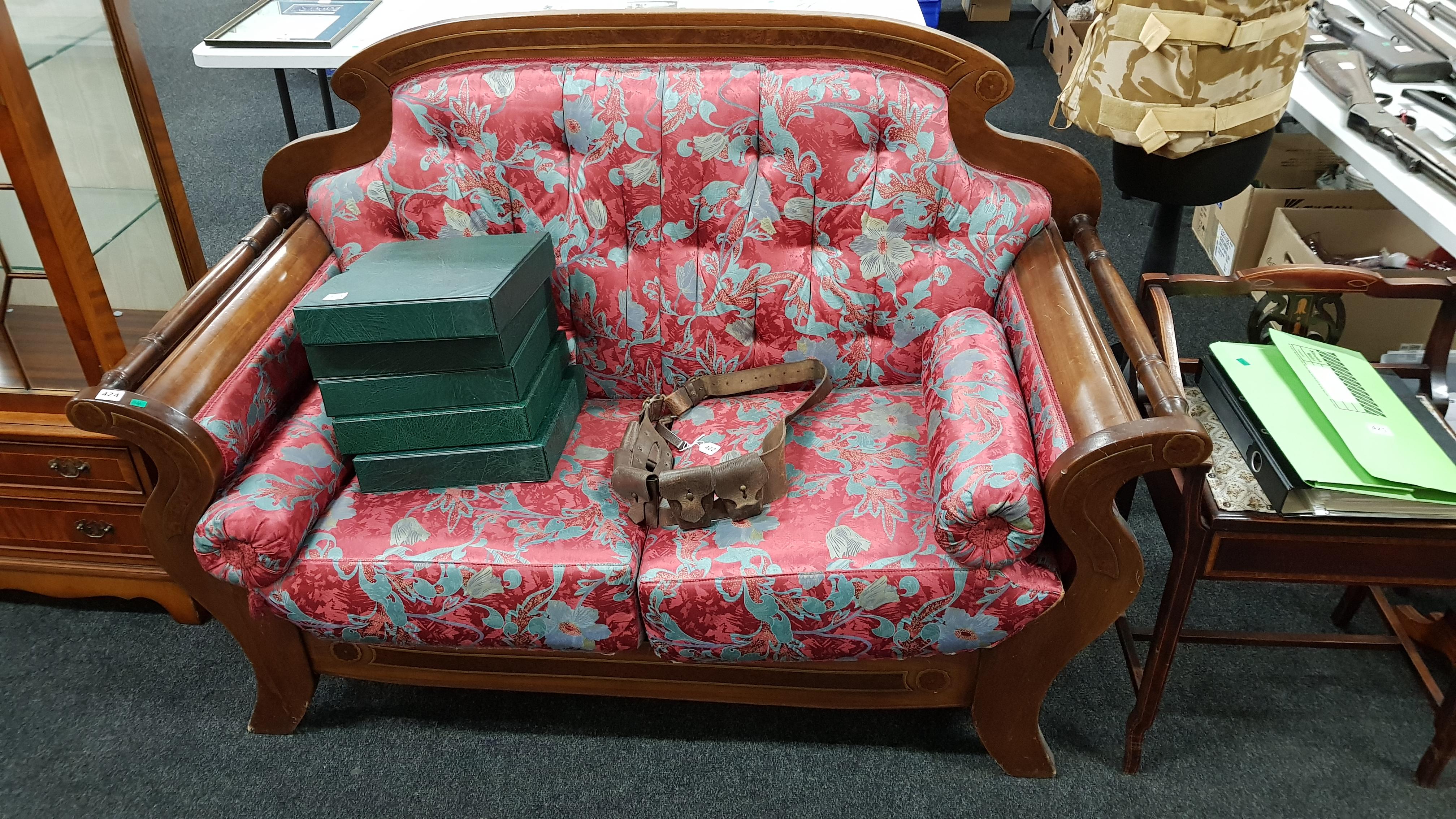 2 SEATER SETTEE