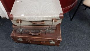 3 VINTAGE SUITCASES