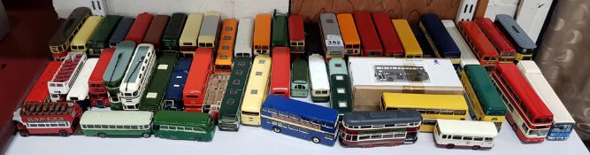 SHELF LOT OF MODEL BUSES TO INLCUDE ANBRICO