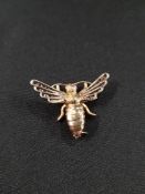 9 CARAT GOLD 'BEE' BROOCH CIRCA 5.82 GRAMS