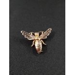 9 CARAT GOLD 'BEE' BROOCH CIRCA 5.82 GRAMS