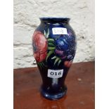 WILLIAM MOORCROFT VASE, SIGNED, 18CMS