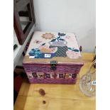 VINTAGE WICKER SEWING BASKET