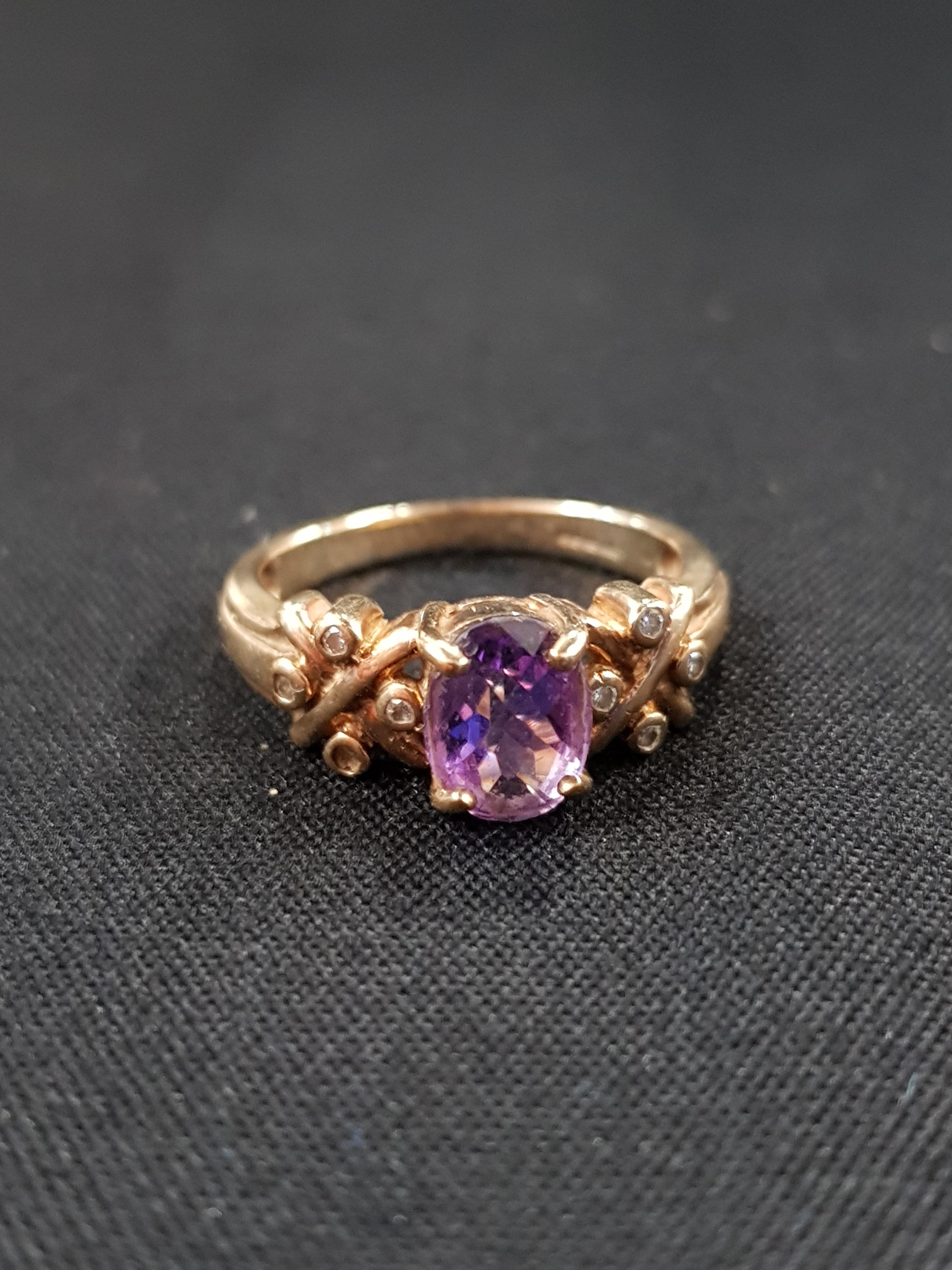 GOLD AND AMETHYST RING