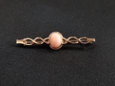 GOLD AND CORAL STONE BROOCH