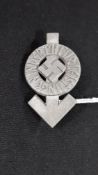 THIRD REICH HITLER YOUTH PROFICIENCY BADGE IN SILVER. MAKERS MARK M1/101. ORIGINAL