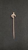 15 CARAT GOLD AND SEED PEARL HORSESHOE TIE PIN