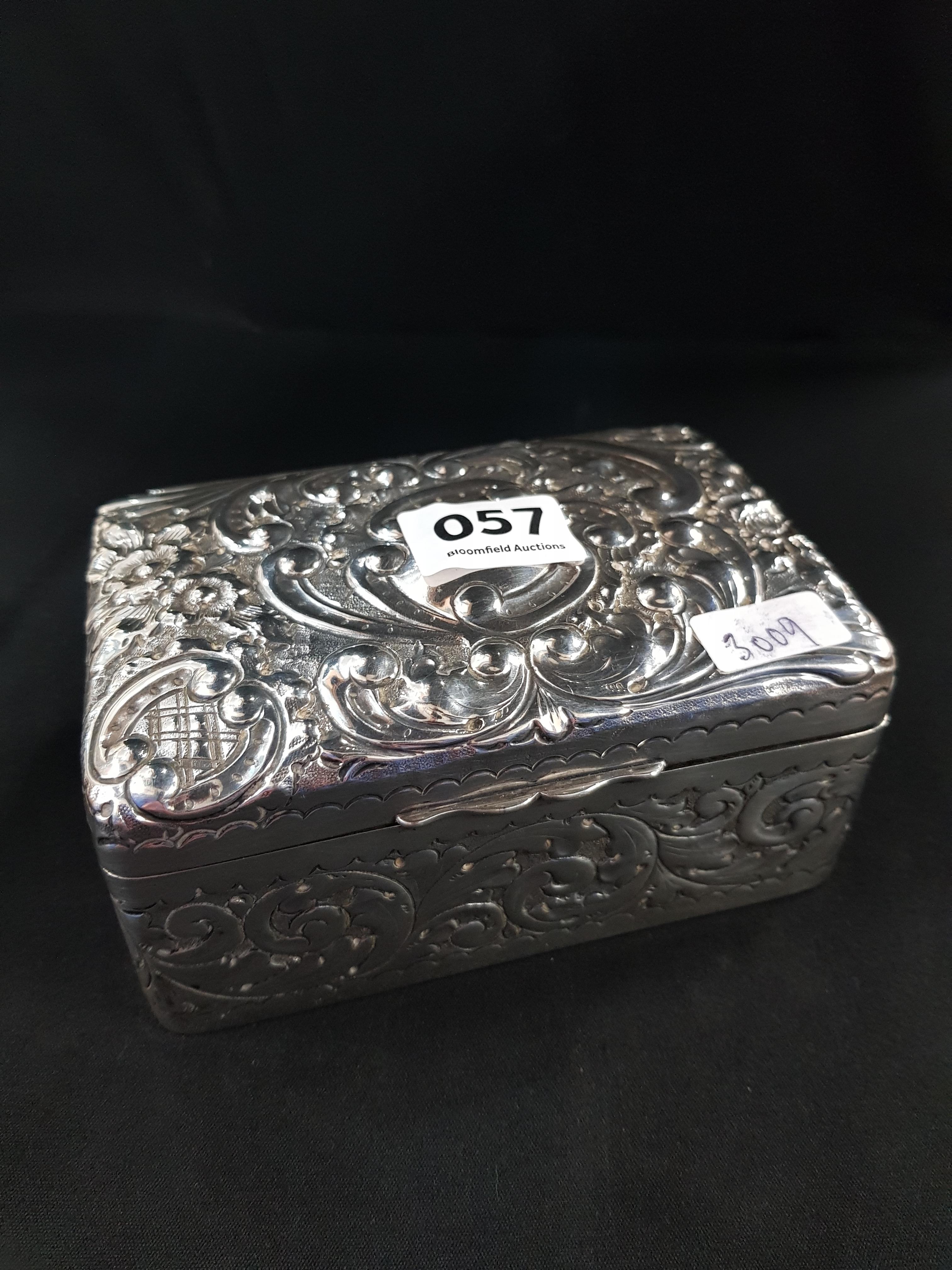 VICTORIAN EMBOSSED SILVER CASKET BIRMINGHAM 1900/01- 528 GMS