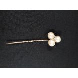 ANTIQUE 9 CARAT GOLD, SILVER AND PEARL SHAMROCK TIE PIN