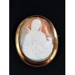 OUTER GOLD MOUNTED ANTIQUE CAMEO