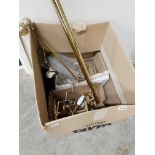 BOX OF BATHROOM ITEMS