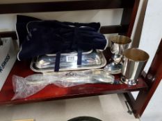 EP ENTREE DISH, SERVERS, 2 TANKARDS AND CUTLERY