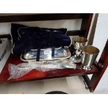 EP ENTREE DISH, SERVERS, 2 TANKARDS AND CUTLERY