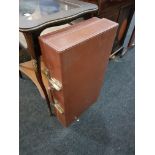 VINTAGE LEATHER SUITCASE