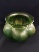 ARTS & CRAFTS GREEN GLASS FLOWER VASE IN THE MANNER OF TIFFANY 13CM