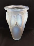 EXQUISITE RENE LALIQUE CEYLON ART DECO OPALESCENT GLASS VASE CIRCA 1930 SIGNED AND NUMBERED IN