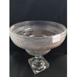 19TH CENTURY CUT GLASS TABLE CENTRE 20 CM TALL DIAMETER 26CM POSSIBLY WATERFORD