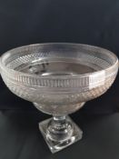 19TH CENTURY CUT GLASS TABLE CENTRE 20 CM TALL DIAMETER 26CM POSSIBLY WATERFORD