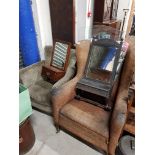 2 DISTRESSED ARMCHAIRS AND 2 MIRRORED WALL BRACKETS