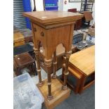 ARTS AND CRAFTS OAK PEDESTAL