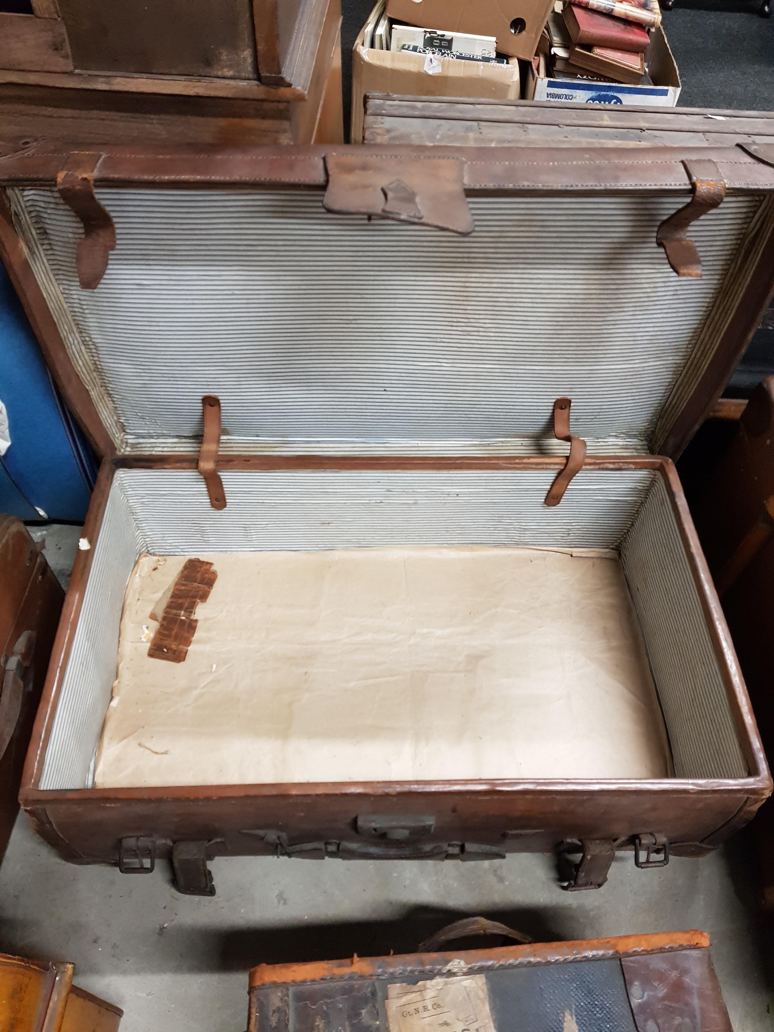 VICTORIAN LEATHER TRUNK - Image 3 of 6