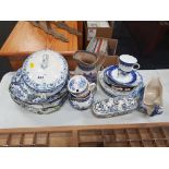 QUANTITY OF WILLOW PATTERN PLATES AND OTHERS