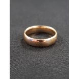 18 CARAT GOLD WEDDING BAND 6.2G