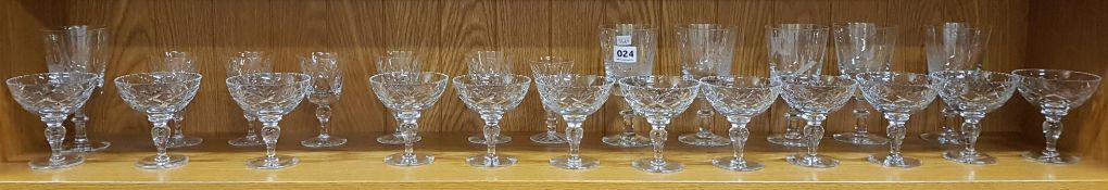 QUANTITY OF VARIOUS GLASSWARE
