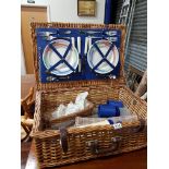 WICKER PICNIC HAMPER