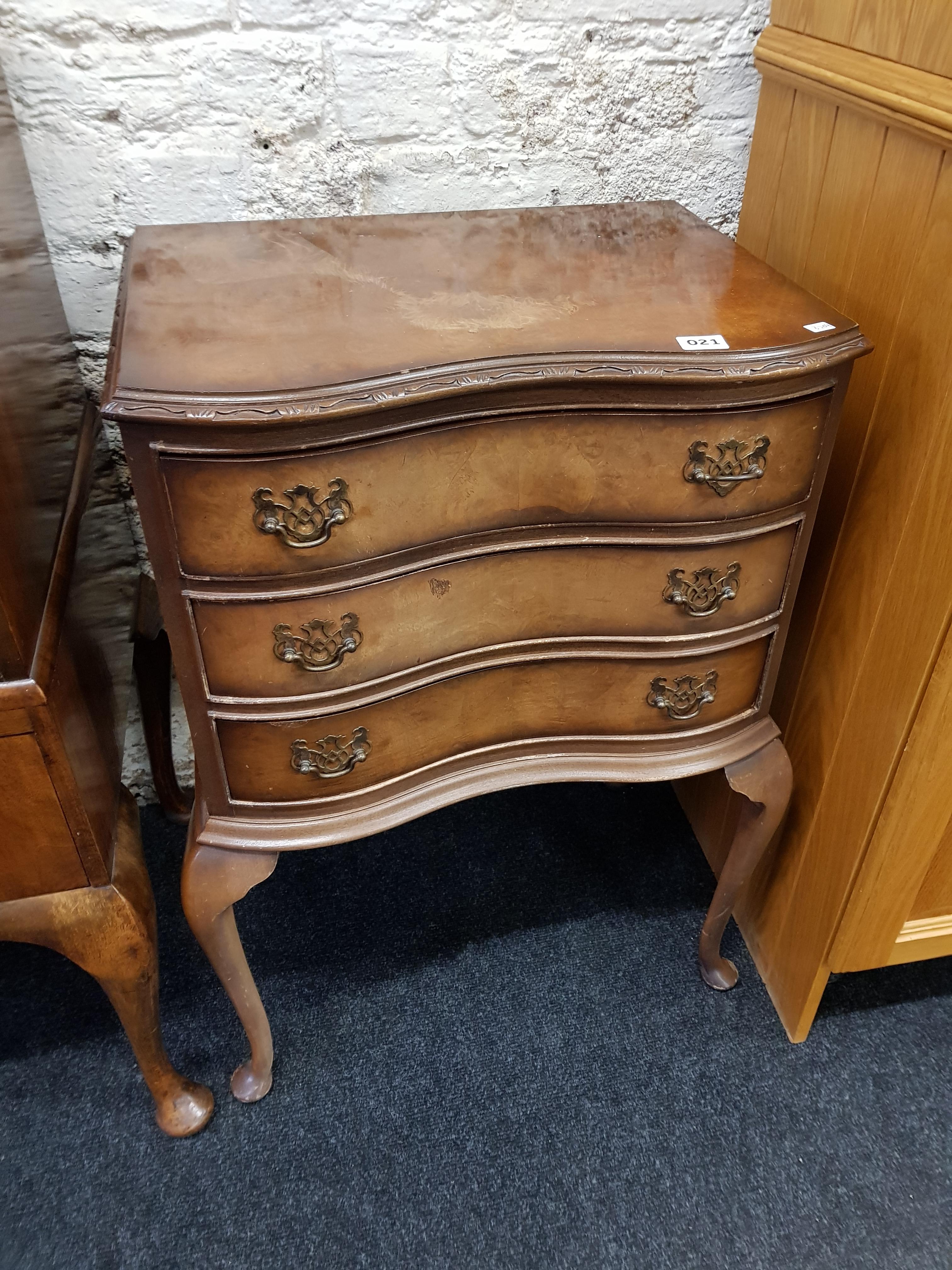 ANTIQUE 3 DRAWER SERPENTINE CHEST ON LEGS