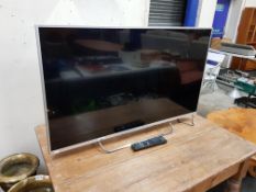 SONY FLAT SCREEN TV WITH REMOTE