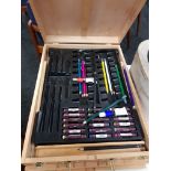ARTIST PAINT SET AND COMBINED EASEL
